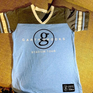 GARTH BROOKS ‼️OFFICIAL MERCH‼️ v-neck blue short sleeve t-shirt concert tour M
